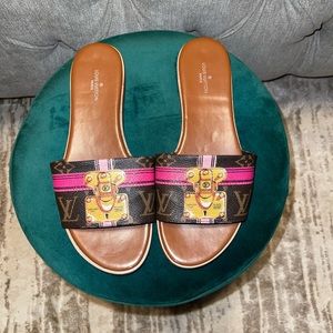 100% leather sandals